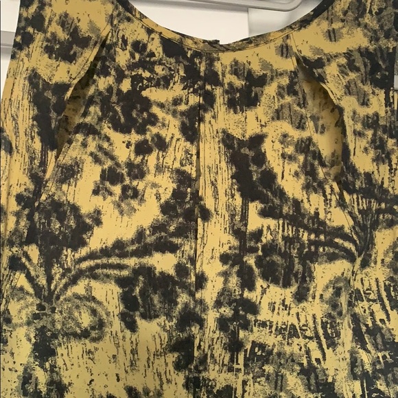 Aritzia patterned blouse - Picture 2 of 3
